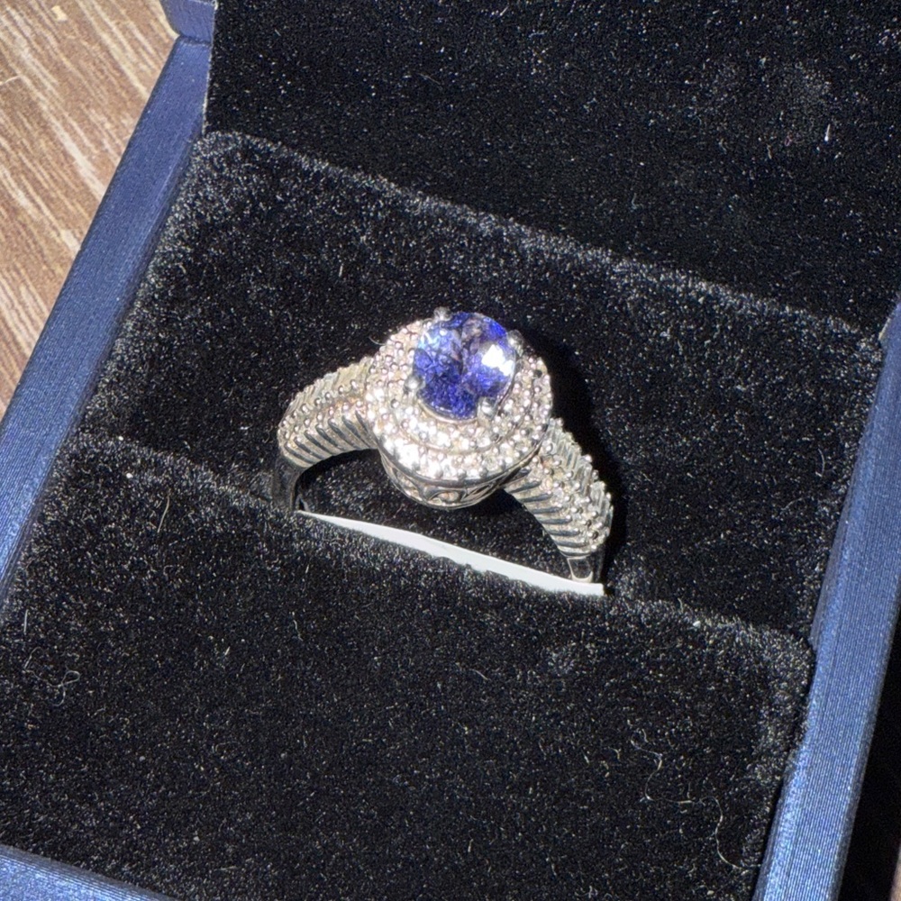 SZ 8 Elegant Silver and Purple Gemstone Ring